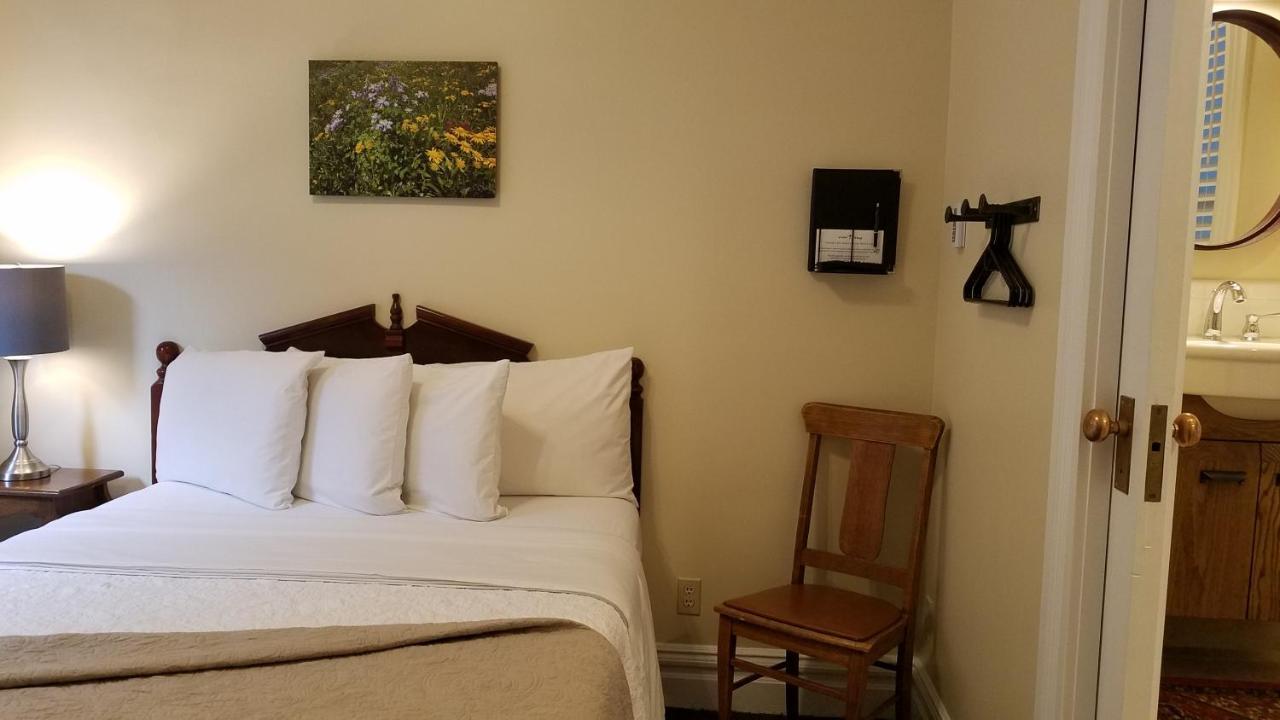 Hotel - For 12 Years Old And Over (adults Only) 3*