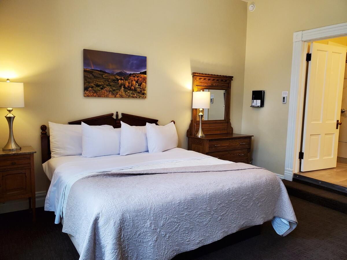 Hotel - For 12 Years Old And Over (adults Only) Ouray